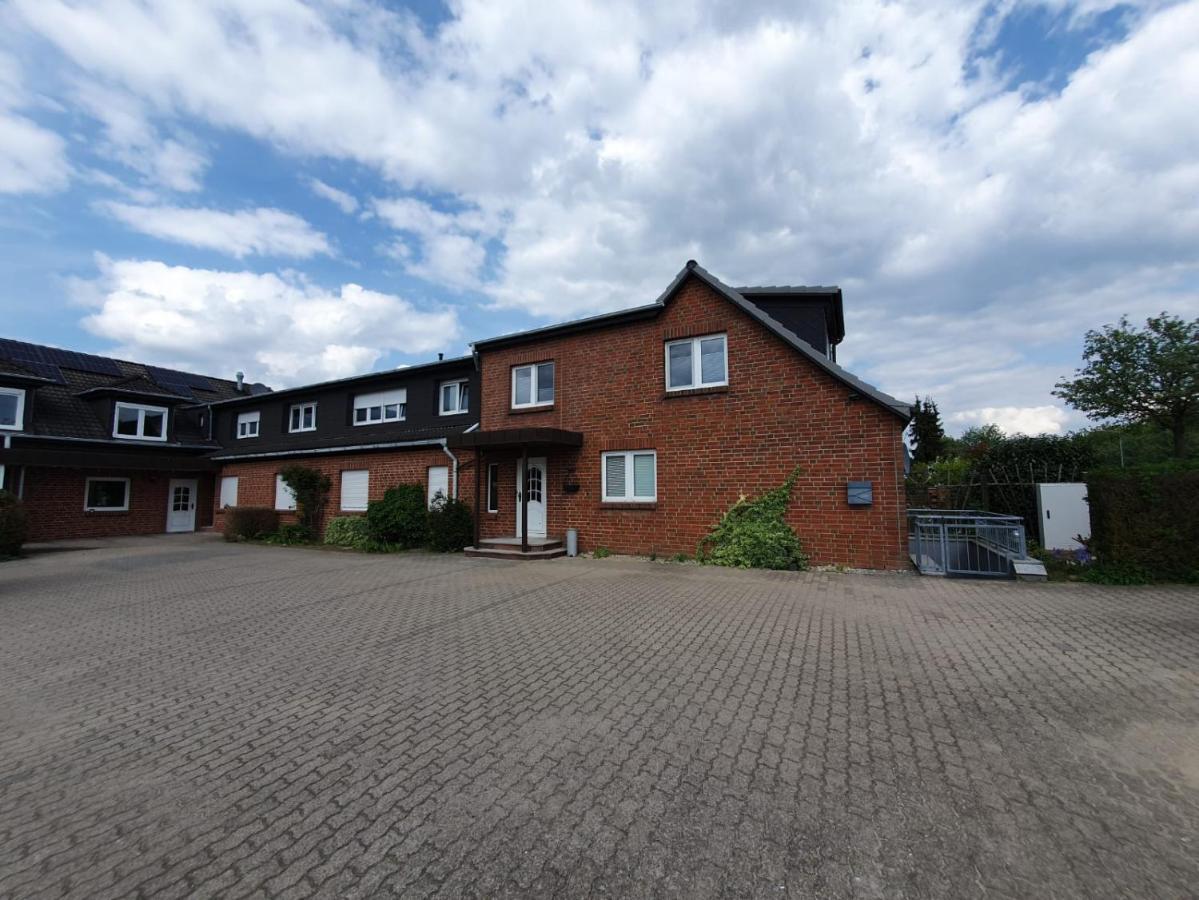 Neumuehler Hof- Ferienwohnung "Benjamin" Mit Grosser Privater Dachterasse Und Guter Anbindung In Die City Schwerin (Mecklenburg-Vorpommern) Exterior foto